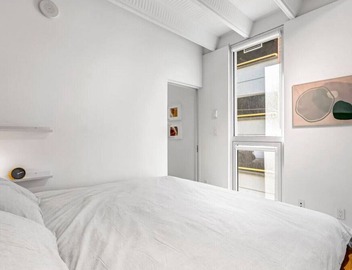 The Zen Loft: Shared Rooftop Bliss with City Views 2