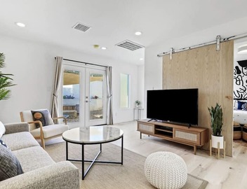 The Bluffs: Modern Bungalow, Private yard, SoFi 2
