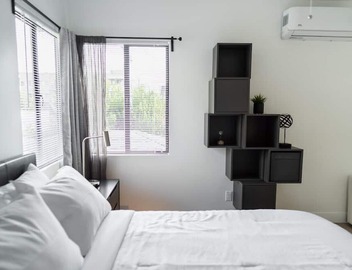COZY URBAN RETREAT: NEWLY REMODELED 1BR NOHO APARTMENT w/FENCED PATIO (p60) 3