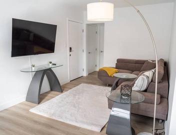 COZY URBAN RETREAT: NEWLY REMODELED 1BR NOHO APARTMENT w/FENCED PATIO (p60) 2