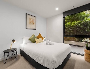 StayCentral - Hawthorn East Elegance with Study - Albert St, Hawthorn East - 2 Bedrooms, 2 Beds, 2 Bathrooms, 2 parking spots. 2