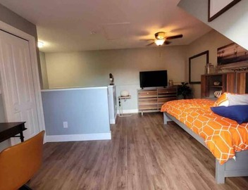 Beautiful waterfront view property. Only 5 minutes from the beaches! 5