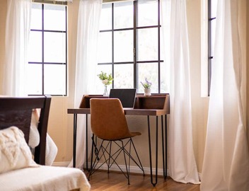 Cozy place in quaint, fun city 2