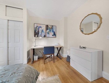 5BR 2BTH Bright & Spacious Apt in Brighton 4
