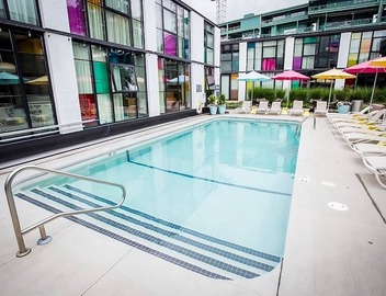 A short drive from Old State House! 4 Family-friendly Units w/Balcony! Parking! 5