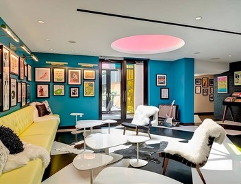 A short drive from Old State House! 4 Family-friendly Units w/Balcony! Parking! 2