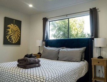 Bright 5 bdroom 3 bath w/Rooftop Deck by the Beach 4