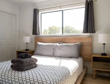 Bright 5 bdroom 3 bath w/Rooftop Deck by the Beach 5