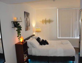 Peaceful 1-Bedroom Oasis by the Ocean · Free Parking · Pool · Gym · Hot Tub 5