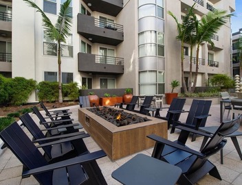Peaceful 1-Bedroom Oasis by the Ocean · Free Parking · Pool · Gym · Hot Tub 5
