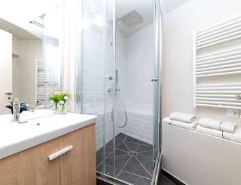 Between Saint Germain & Eiffel Tower high ceiling renovated AC 3 bedroom! 3