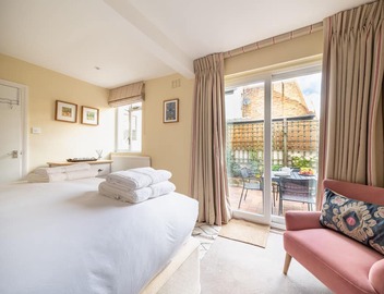 Delightful 2 Bed Fulham Apt Nr the River Thames 5