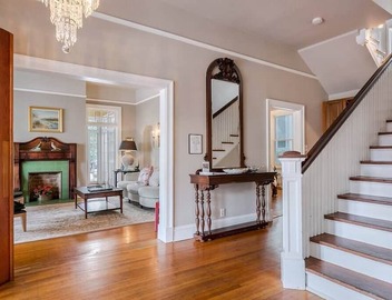 Grand Mansion, Garden District, One block to St. Charles Ave, 9 bedrooms 5