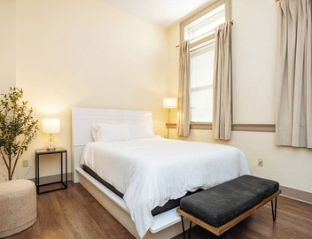 Historic Luxe Studio Westport District 4