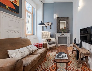 Central Apartment 2BR/2BA | Balcony | Lift in Baixa 3
