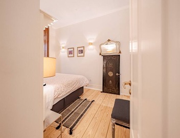 Central Apartment 2BR/2BA | Balcony | Lift in Baixa 3