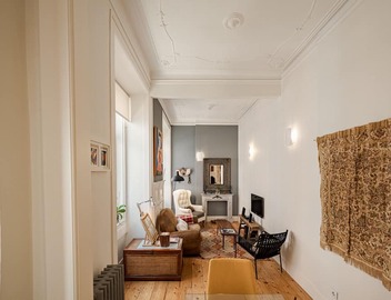 Central Apartment 2BR/2BA | Balcony | Lift in Baixa 2