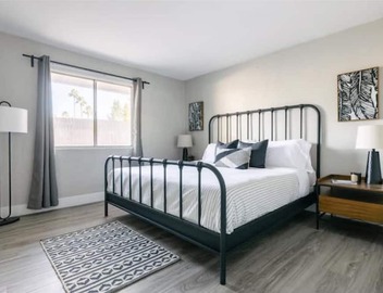 Walk distance to Old Town Scottsdale. Heated pool,spa,ground lvl unit,Maya Codos 4