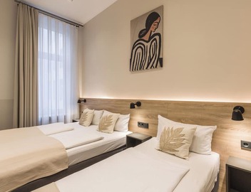 Newly designed 4 room apartment with balcony and modern equipment with 160 m² 2