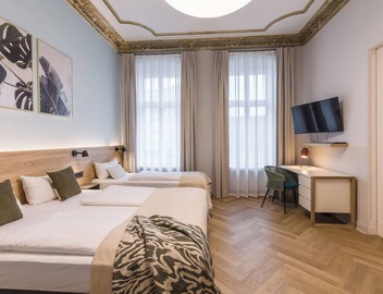 Newly designed 4 room apartment with balcony and modern equipment with 160 m² 5