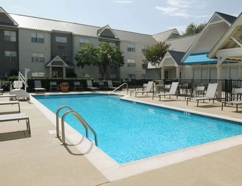 Explore the City! Studio Suite w/Free Breakfast, Free Shuttle, Full Kitchen! 2
