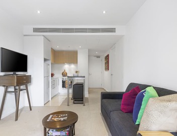 Love Melbourne by Ready Set Stay - Huge balcony apartment, pet friendly, WIFI 2