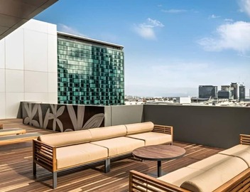 Love Melbourne by Ready Set Stay - Huge balcony apartment, pet friendly, WIFI 5