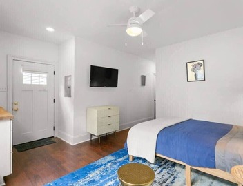 Gorgeous Garden District Studio |Gated Parking 2
