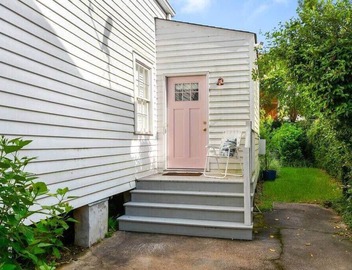 Gorgeous Garden District Studio |Gated Parking 3