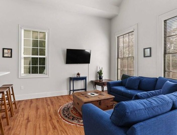 Elegant 2BR | Garden District | Historic Luxury 5