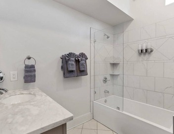 Elegant 2BR | Garden District | Historic Luxury 5