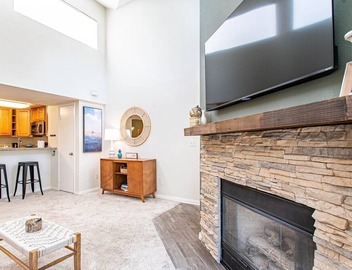 Quiet, City Center Condo - 1 Mile from Hospital 4