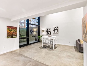 Elegant design meets optimal location amid the natural beauty of Downtown Redmond. 4