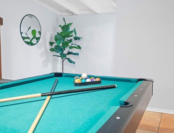 Bay Park 5BR Retreat | Pool + Hot Tub 3