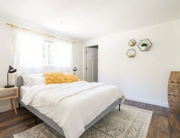 Stylish 2-bd Home, Blocks to Shops & Light Rail 2