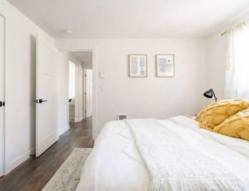 Stylish 2-bd Home, Blocks to Shops & Light Rail 4