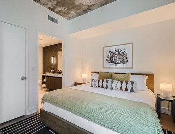 2BD Condo-Rainey St-Best views-RT Pool 2