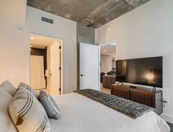 2BD Condo-Rainey St-Best views-RT Pool 4