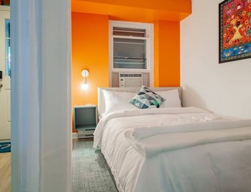 Over the Moon About ☽C ! ✓Adams Morgan ✓METRO subway ✓Rock Creek Park 4