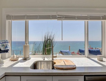 Full Ocean and Sunset Views. Relax to the sound and smell of the sea. 3