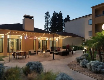 Discover Los Angeles Beauty! Free Airport Shuttle, Seasonal Pool, Pets Allowed! 4