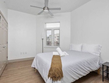 Brand New Luxury Apt, 2 Mins to Stadium, Free Parking, City Views, WiFi 5