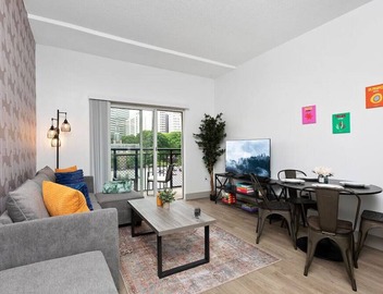 Brand New Luxury Apt, 2 Mins to Stadium, Free Parking, City Views, WiFi 4