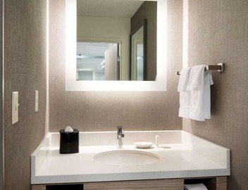 Experience the PNW! 3 Relaxing Units, Indoor Pool, Near Seattle Aquarium 2