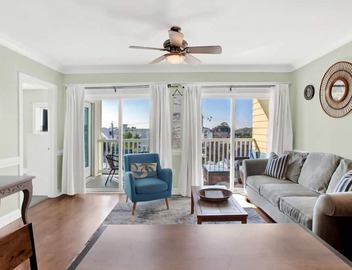 Great Beach Condo, Across From Heated Pool Access 2