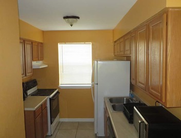 Close to Airport and Store 3