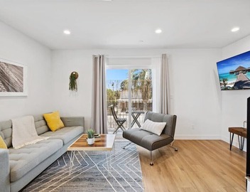 *Heart of LA: Your Perfect Hollywood Stay* 5