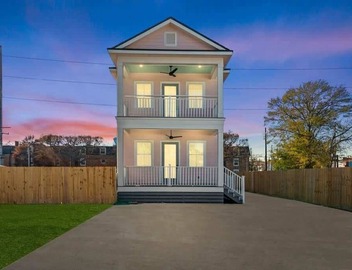 Pristine 4BD w Pool | Driveway Parking | Balcony 2