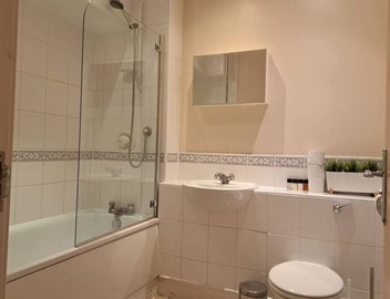 Wimbledon Apartment Is a Fantastic 1 Bedroom Apartment in the centre of Wimbledon with free parking! 5
