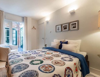 Beautiful large apartment at one of the most desirable locations on the famous Prinsengracht. 5